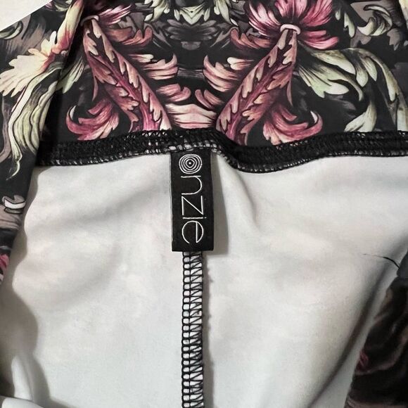 Onzie Cropped Leggings Skulls and Flowers Size M/L - Picture 4 of 12